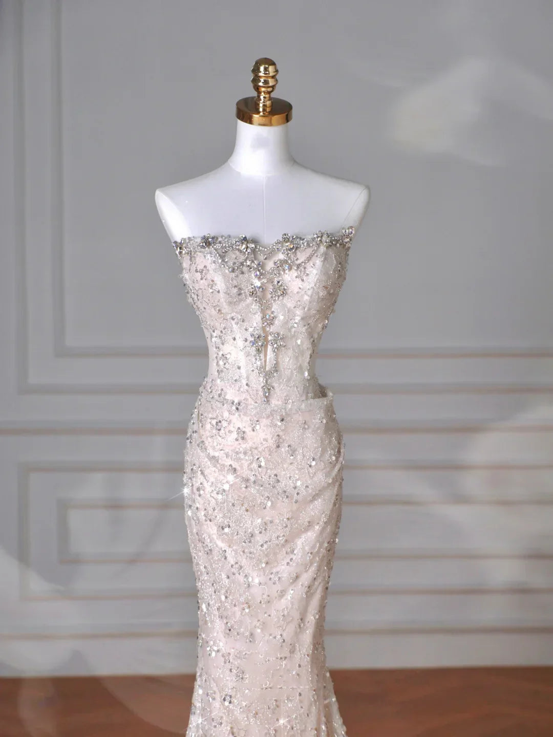Vestido de Baile Longo de Sereia com Lantejoulas em Tule Brilhante e Sem Alças Y8616