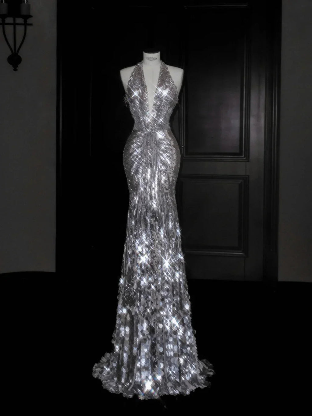 Abito da sera argento scintillante con scollatura a V profonda, collo allacciato, paillettes e perline, senza schienale, modello sirena, abito da ballo Y8687