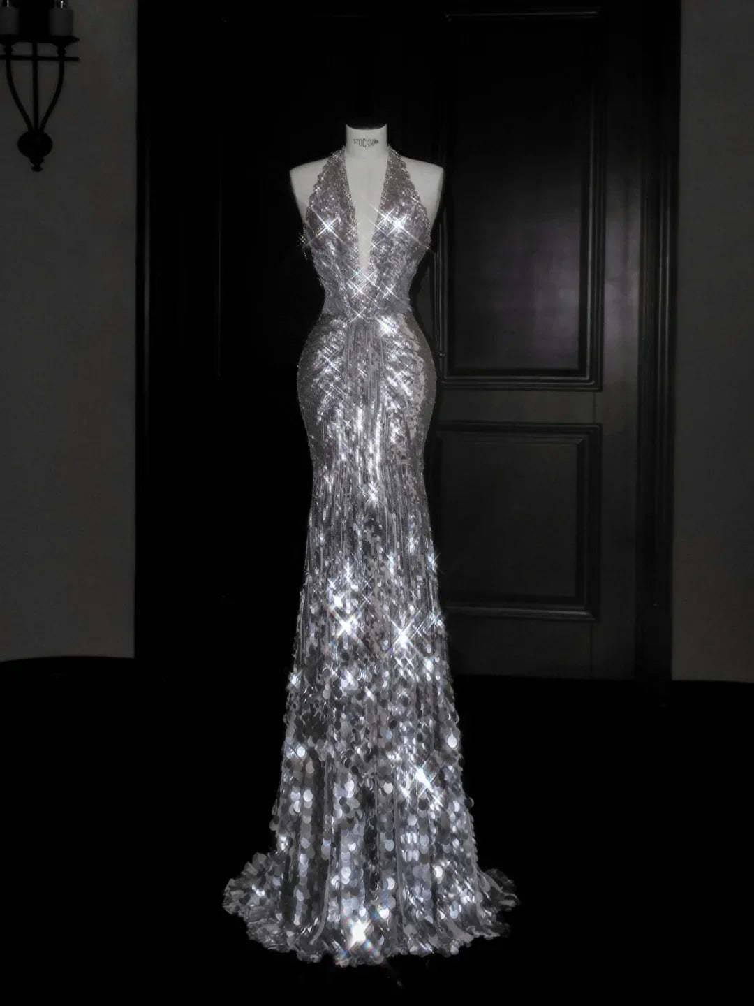 Abito da sera argento scintillante con scollatura a V profonda, collo allacciato, paillettes e perline, senza schienale, modello sirena, abito da ballo Y8687