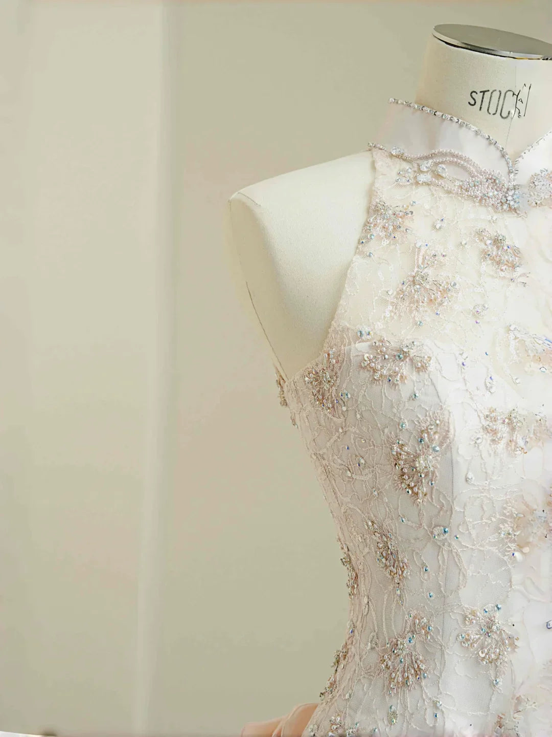 Abito da sera elegante rosa chiaro in raso con pizzo, paillettes e perline, spacco, modello sirena, abito da ballo Y8672