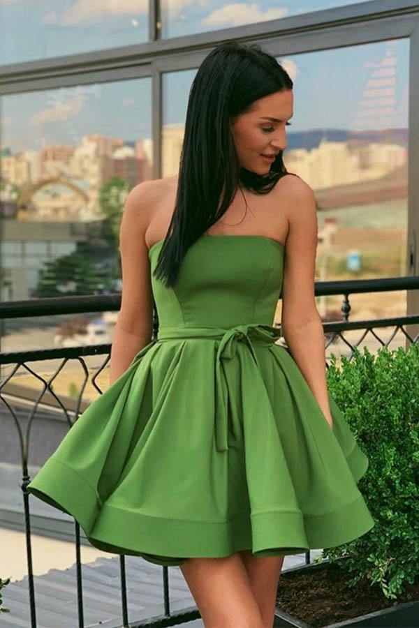 Rote Satin A-Linie trägerlose kurze Homecoming Kleider, kurze Partykleider