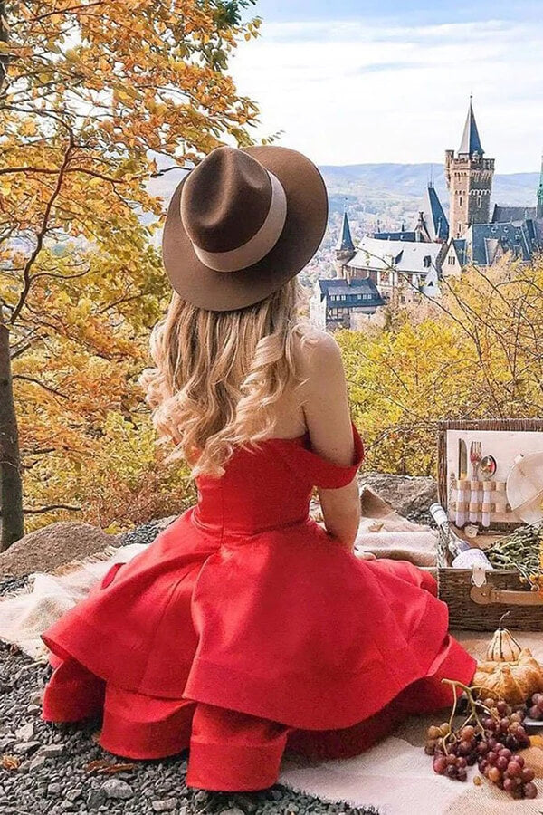 Vestidos de Regresso a Casa em Cetim Vermelho, Corte em A, Decote Coração e Costas Descobertas com Alças