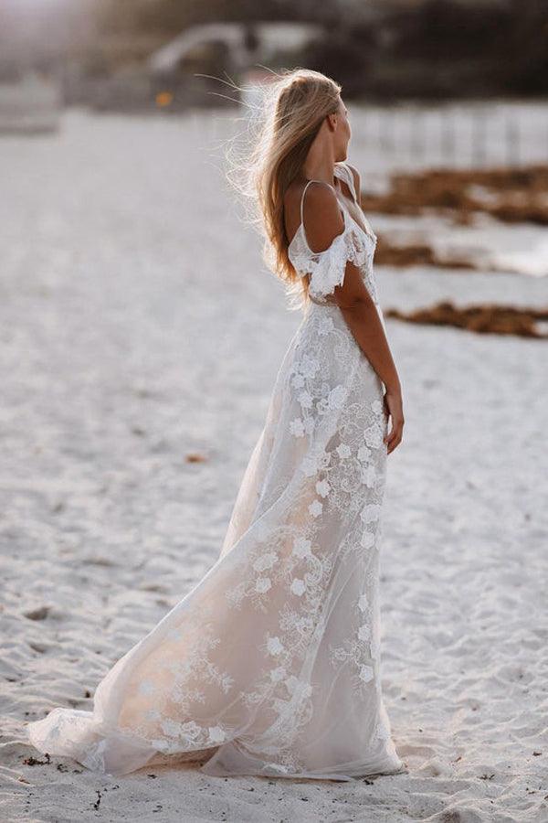 Vestidos de novia románticos de playa con tirantes finos y encaje floral
