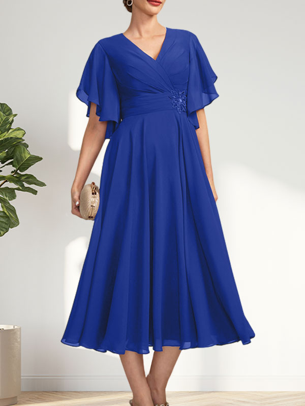 A-Linie, V-Ausschnitt, knielang, Chiffonkleid für die Brautmutter mit plissierten Perlen