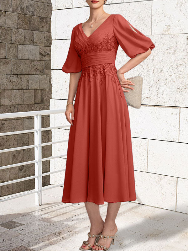 A-Linie V-Ausschnitt Wadenlanges Chiffon-Kleid für die Brautmutter mit Plissee