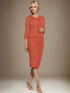 Vestido de Mãe da Noiva em Chiffon com Renda, Bordado e Comprimento ao Joelho, Modelo Tubo/Coluna