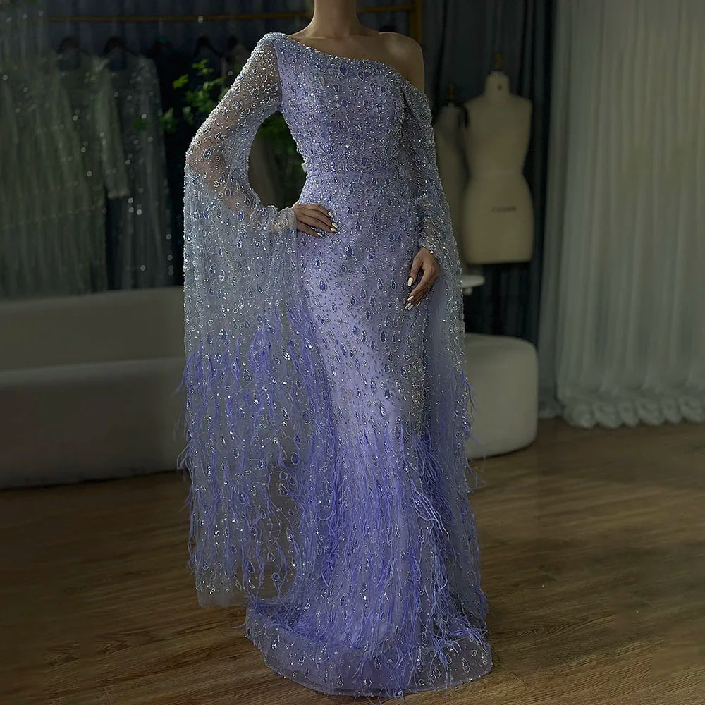 Vestido de Noite de Luxo com Uma Alça e Manga Capa em Penas LA72763