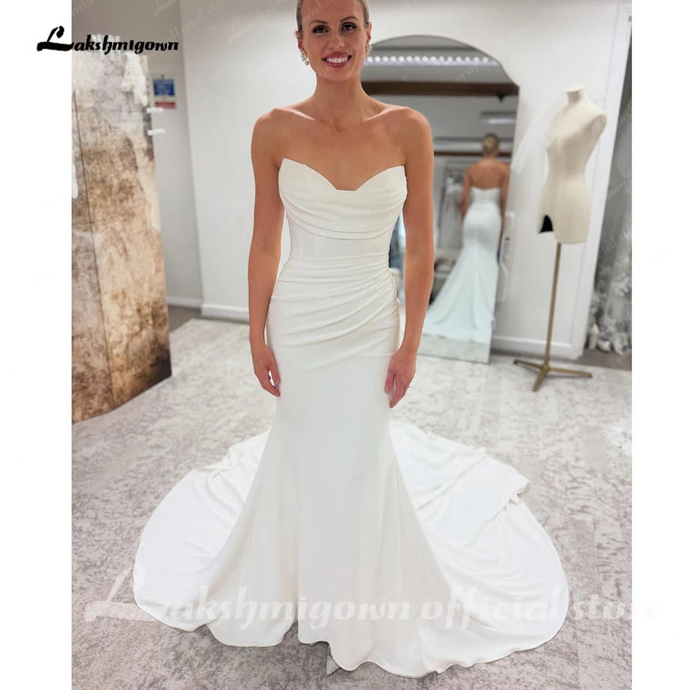 Elegant Mermaid Wedding Dress Custom Fit With Train And Sweetheart Neck
