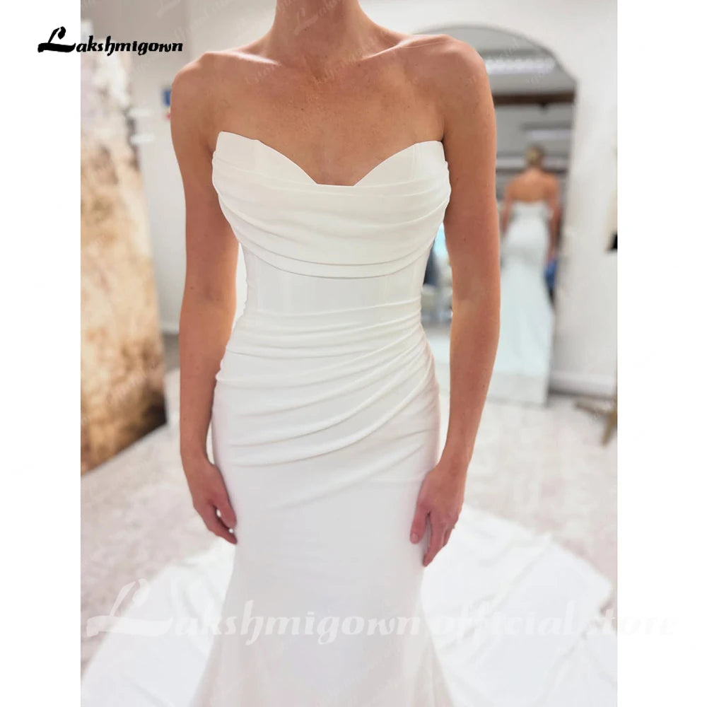 Elegant Mermaid Wedding Dress Custom Fit With Train And Sweetheart Neck