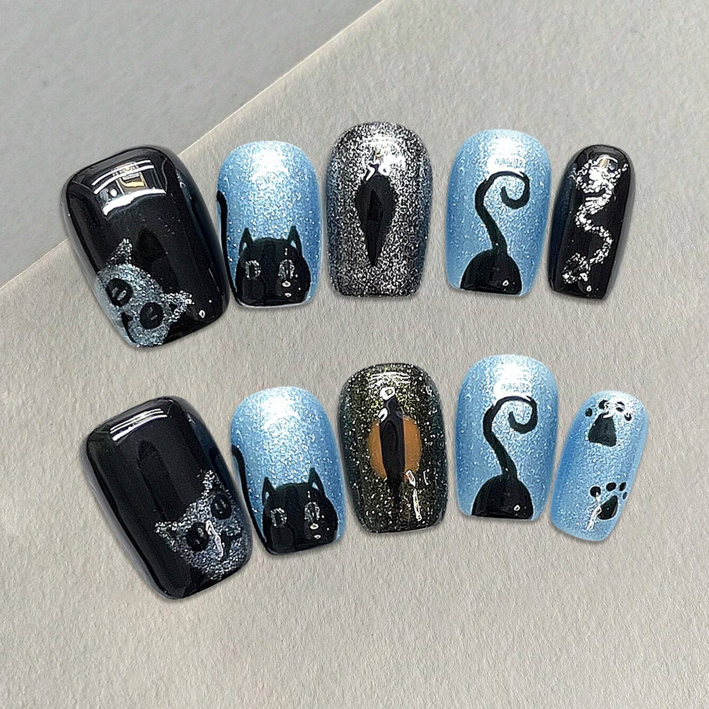 10 uñas postizas brillantes en azul y negro, hechas a mano, cortas, cuadradas, con diseño de gato, pintadas a mano. 