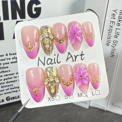 10 uñas postizas estilo francés rosa, talladas a mano, con flores doradas y perlas, con punta de almendra transparente. 