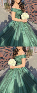 grünes Ballkleid für den Abschlussball mit Spitzenapplikationen und schulterfrei S13881