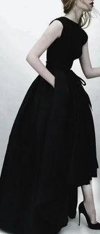 Abito da sera nero elegante e seducente, vestito incantevole e grazioso, semplice abito da festa con scollo a o, abito formale S19670