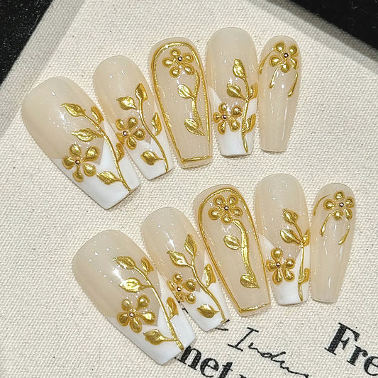 10 uñas postizas de otoño hechas a mano, de longitud media, con diseño de escalera y flores doradas, estilo francés blanco para mujer. 