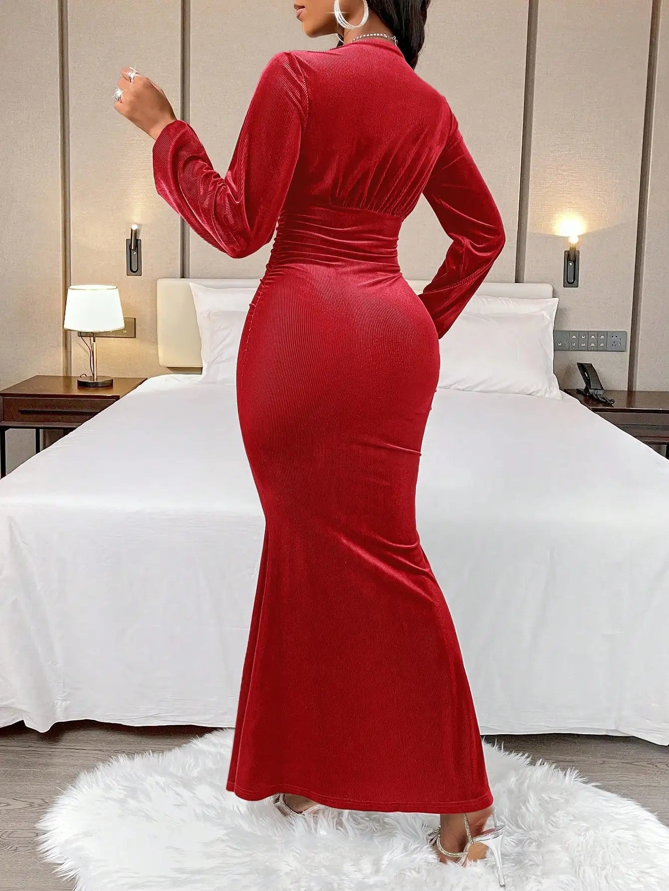 BWQ Women's Autumn & Winter Elegant And Gorgeous Solid Color Texture Fabric Velvet V-Neck Pleated Mermaid Dress For Party