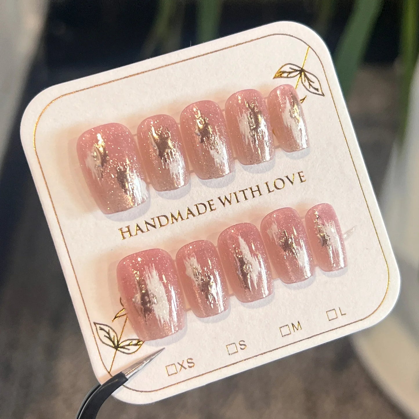 10 uñas postizas cortas y redondas, hechas a mano, estilo francés, color rosa, con diseño de ojo de gato y diamantes de imitación de perla. 