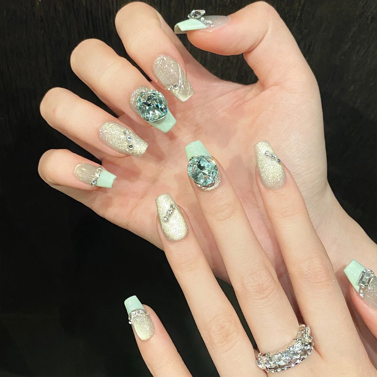 10 uñas postizas de verano, frescas y hechas a mano, color verde menta, con diseño de ojo de gato y diamantes brillantes, estilo francés simple. 
