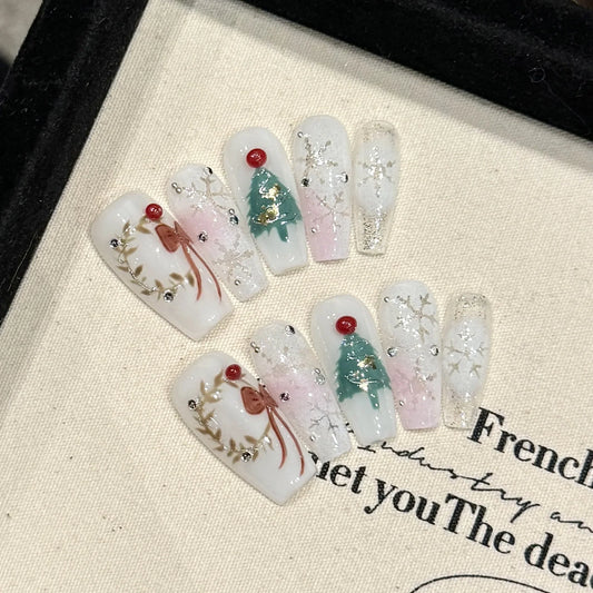 10 uñas postizas navideñas hechas a mano, brillantes, blancas y plateadas, con diseño de copos de nieve y lazos, para manicura suave y fácil de usar. 