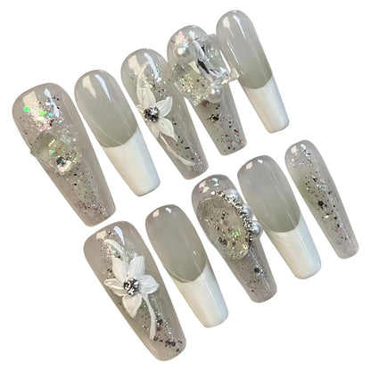 10 piezas de uñas postizas francesas blancas con diseño de diamantes brillantes, flores pintadas a mano. 