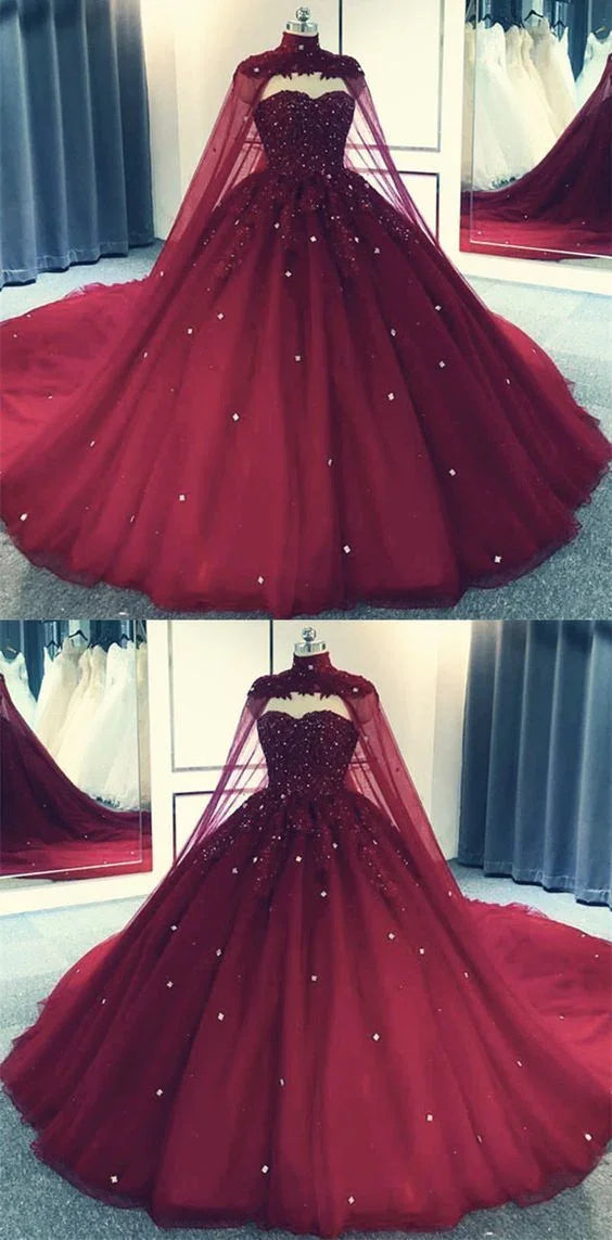 Robe de bal en tulle avec cape S8254