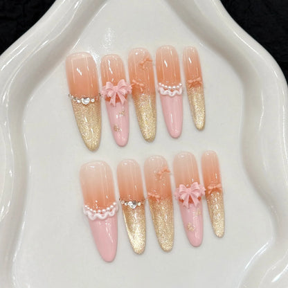 10 uñas postizas de ojo de gato doradas brillantes, con dobladillo de perla francesa, color rosa melocotón, hechas a mano, con lazo y almendra larga. 