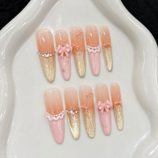10 uñas postizas de ojo de gato doradas brillantes, con dobladillo de perla francesa, color rosa melocotón, hechas a mano, con lazo y almendra larga. 