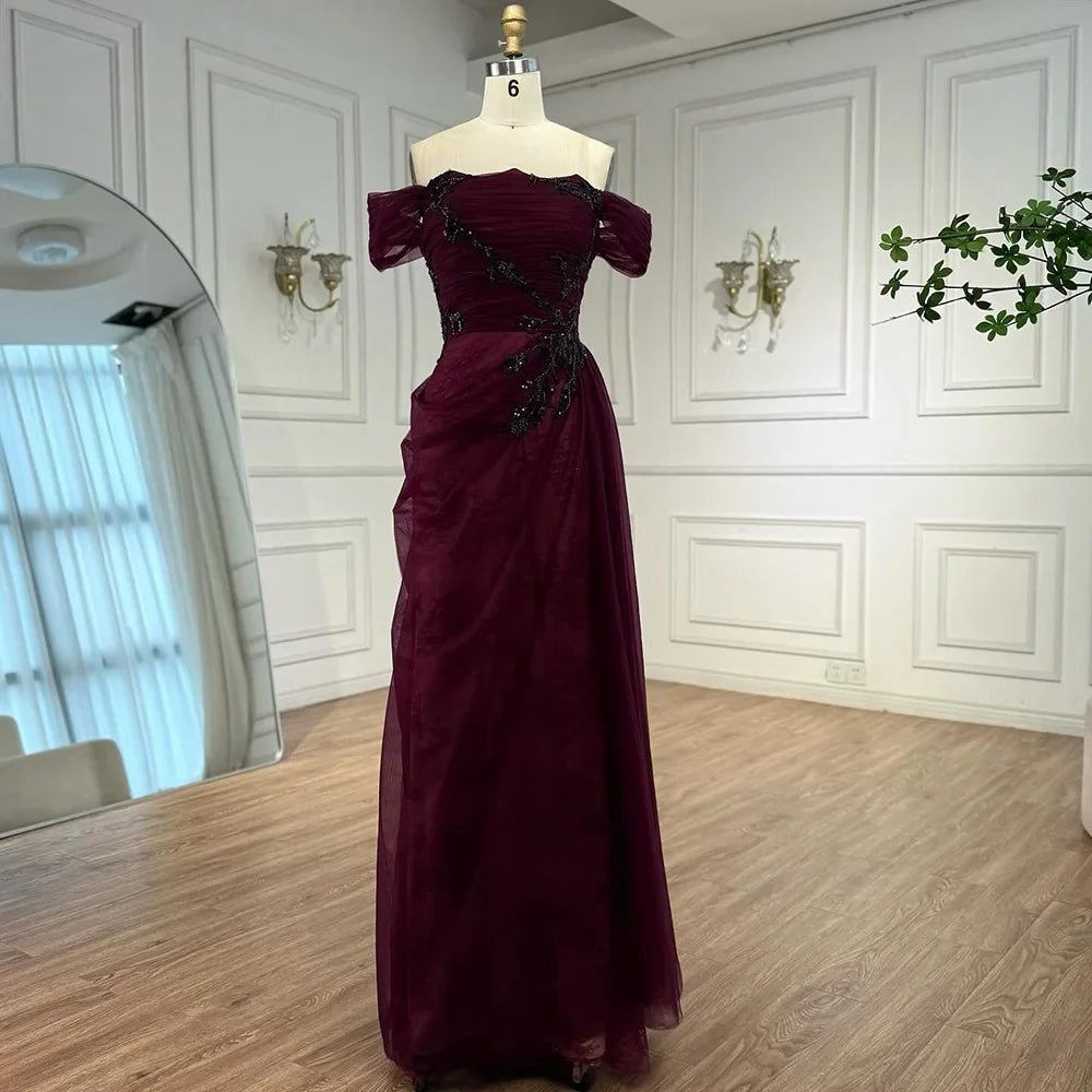 فستان سهرة أنيق باللون الأحمر النبيذي مكشوف الكتفين مع دانتيل وتطريزات LA73010