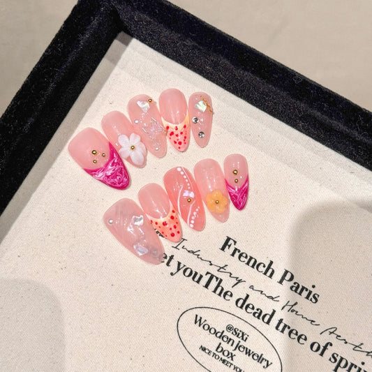 10 uñas postizas de almendra hechas a mano, estilo francés, color rosa claro, con parches de flores y diamantes de imitación. 