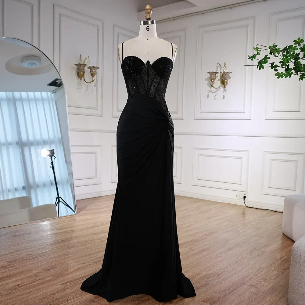Vestido elegante negro con cuentas para baile de graduación con tirantes finos LA73039