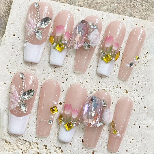 10 uñas postizas francesas blancas hechas a mano, color rosa suave, largas, estilo ataúd, con diseño de flor de tulipán 3D y diamantes brillantes. 