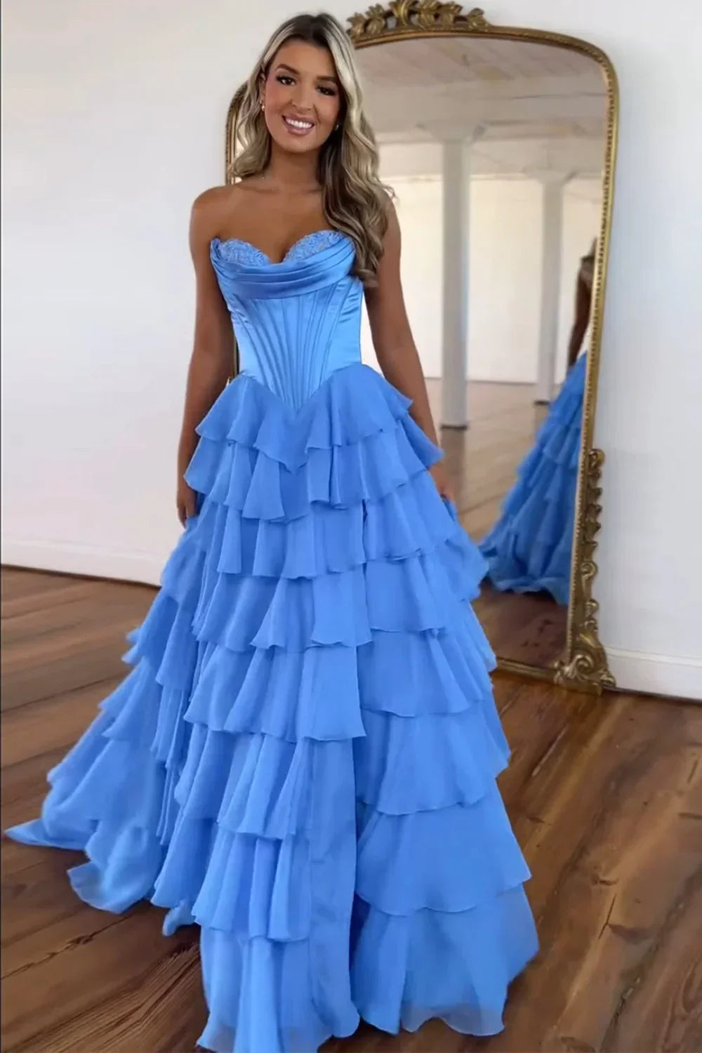 Abito da sera in chiffon personalizzato Cathy senza spalline con balze a strati, linea a trapezio, spacco laterale e chiusura posteriore con cerniera, abito da ballo da cerimonia