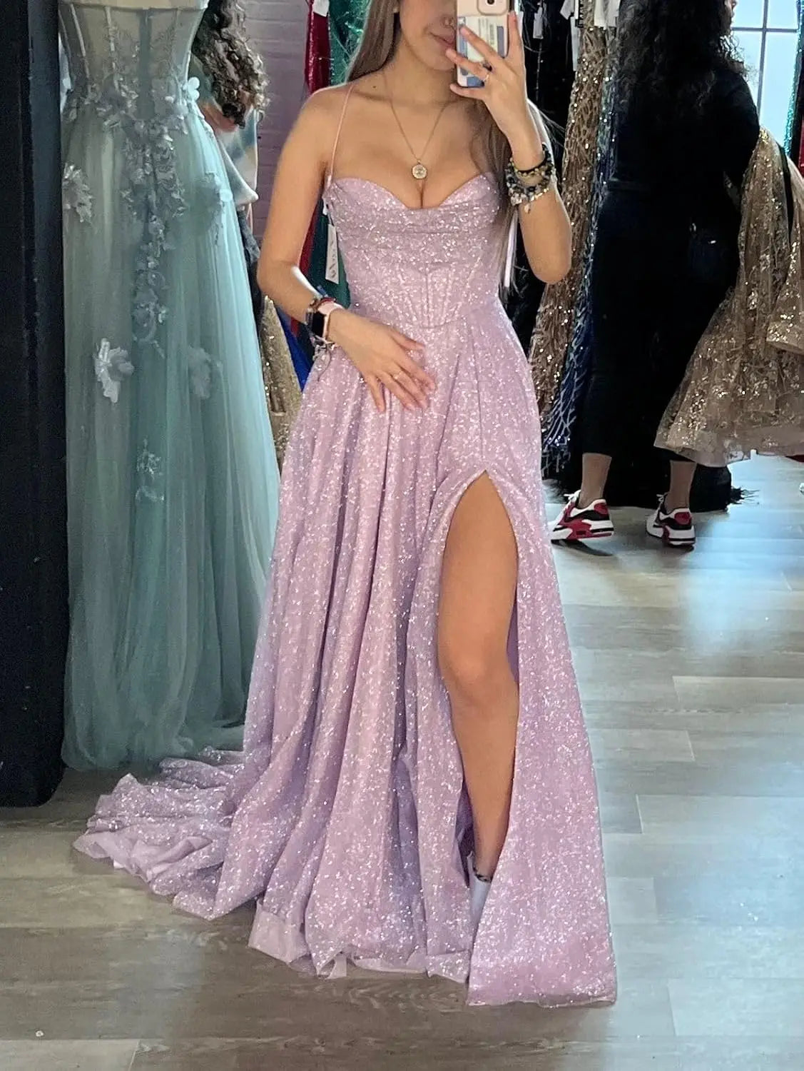 Vestidos de fiesta largos formales de tul con brillo para mujer, tirantes finos, escote drapeado y abertura, vestido de noche para evento
