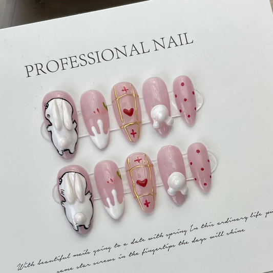 10 uñas postizas de conejo blanco hechas a mano, color almendra rosa, con rayas doradas y decoración de corazón, ideales para usar. 