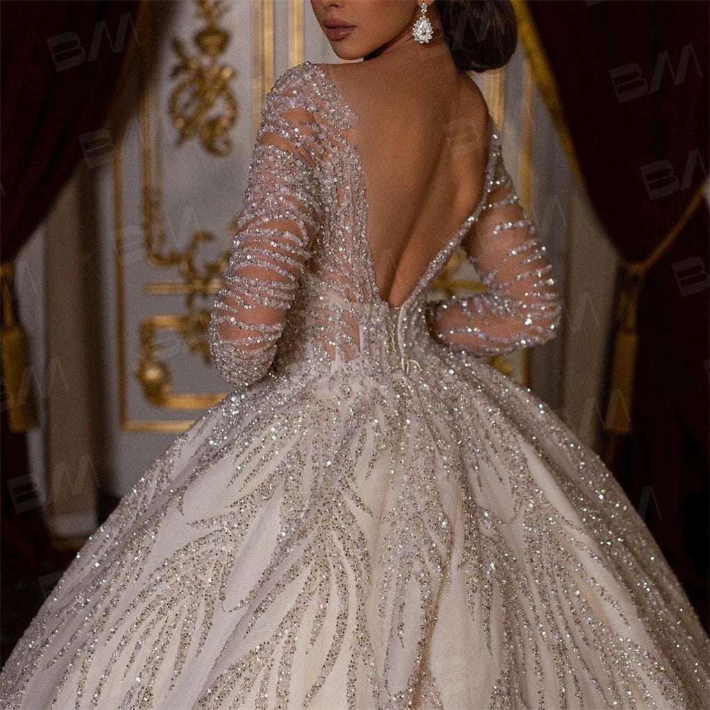 Vestidos de novia sexys con cuentas Vestidos de novia de lujo con cuentas hechas a mano Vestido de boda de manga larga Vestido de baile con cola larga de capilla