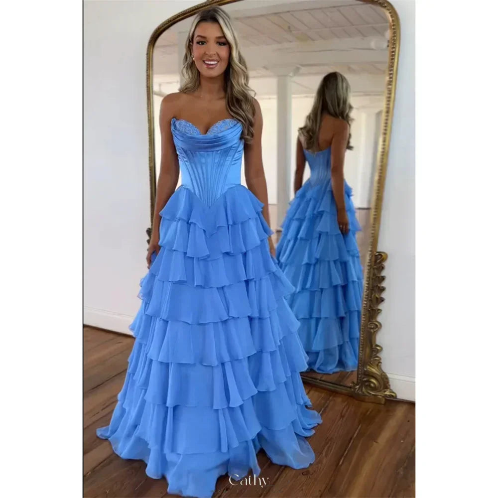Abito da sera in chiffon personalizzato Cathy senza spalline con balze a strati, linea a trapezio, spacco laterale e chiusura posteriore con cerniera, abito da ballo da cerimonia