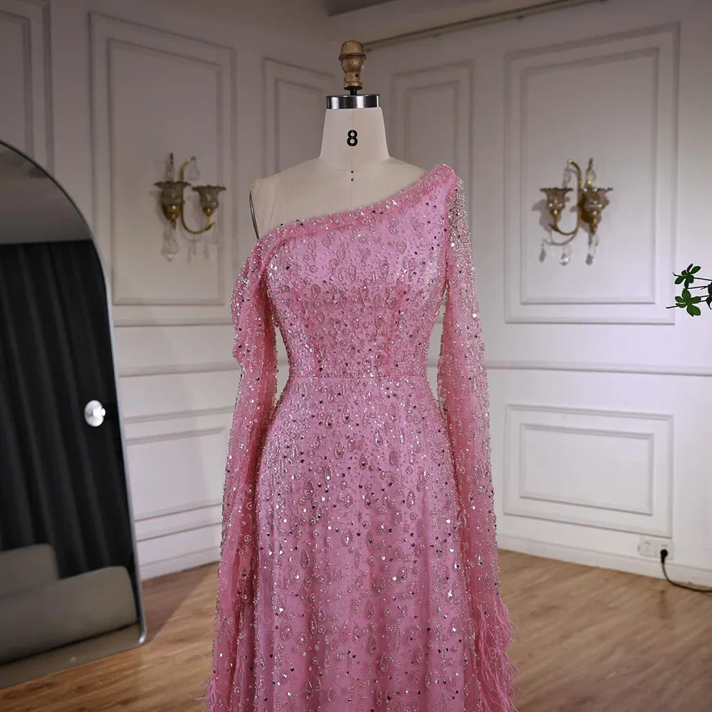 Vestido de Noite de Luxo com Uma Alça e Manga Capa em Penas LA72763