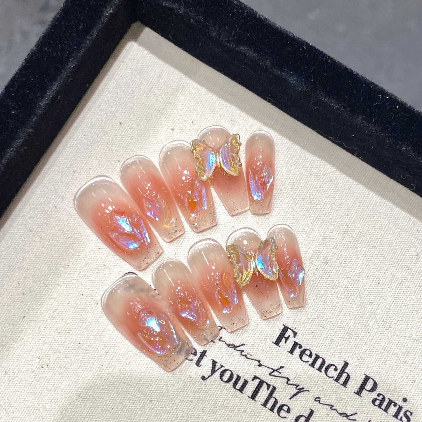 10 uñas postizas de dopamina hechas a mano con diseño de mariposa transparente, con destellos dorados y rosas, con prensa francesa, de diamante y ojo de gato. 