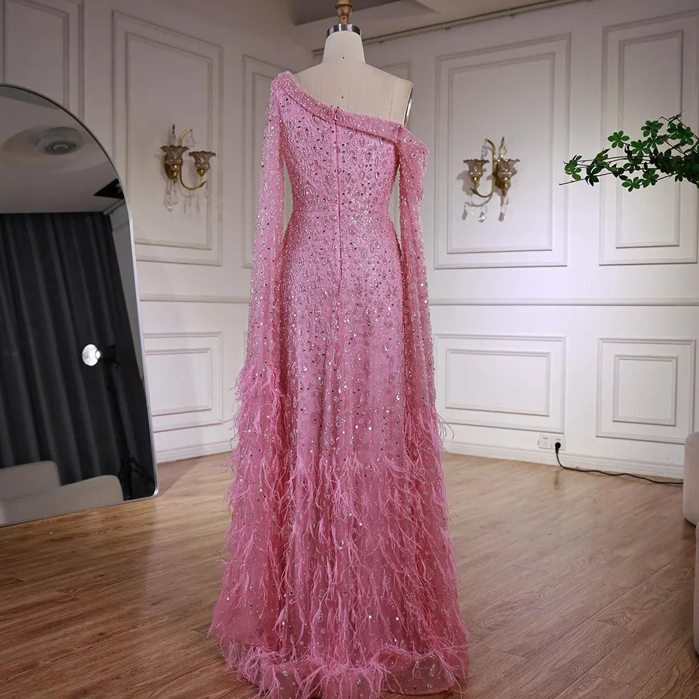 Vestido de Noite de Luxo com Uma Alça e Manga Capa em Penas LA72763