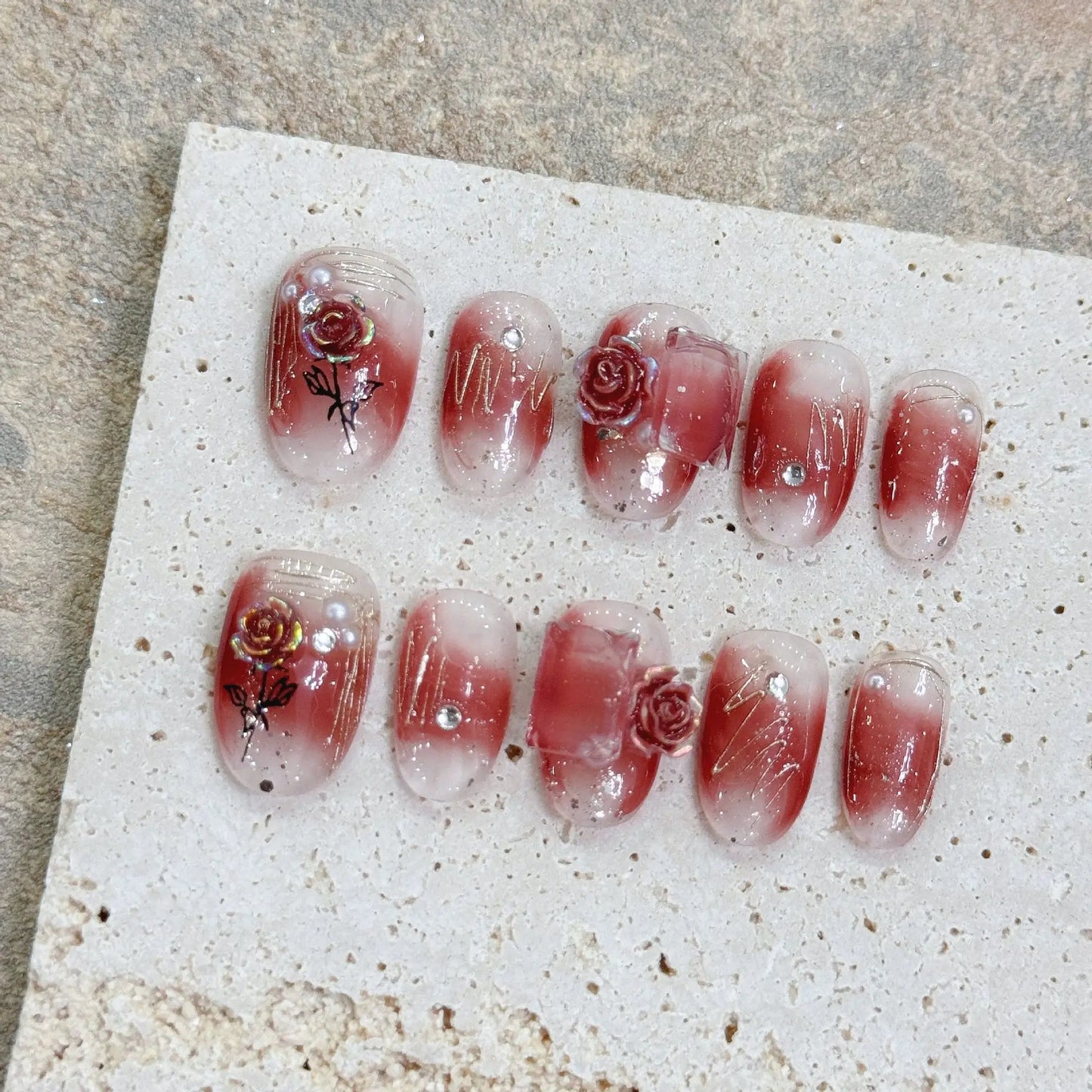 10 parches de uñas postizas ovaladas cortas y dulces, pintados a mano, con diseño de flor de fresa rosa en 3D, para primavera y verano, hechos a mano. 