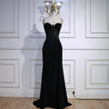 Vestido elegante negro con cuentas para baile de graduación con tirantes finos LA73039