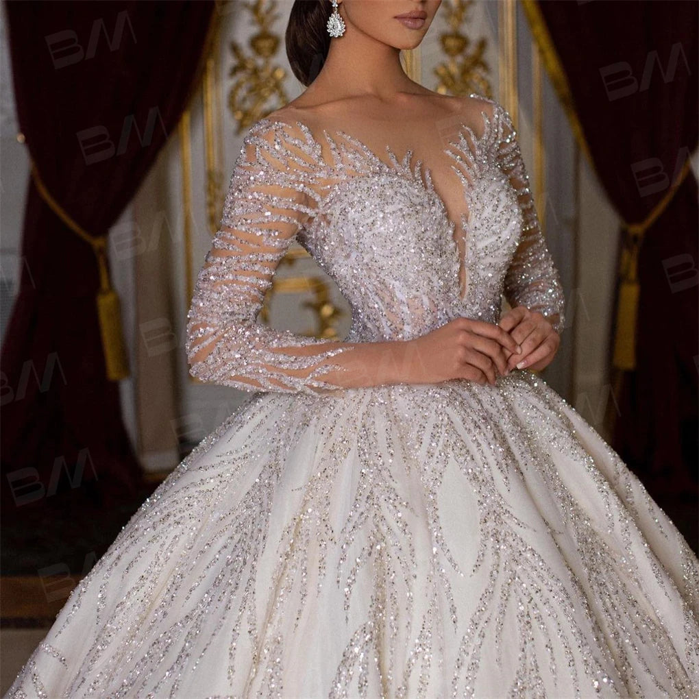 Vestidos de novia sexys con cuentas Vestidos de novia de lujo con cuentas hechas a mano Vestido de boda de manga larga Vestido de baile con cola larga de capilla