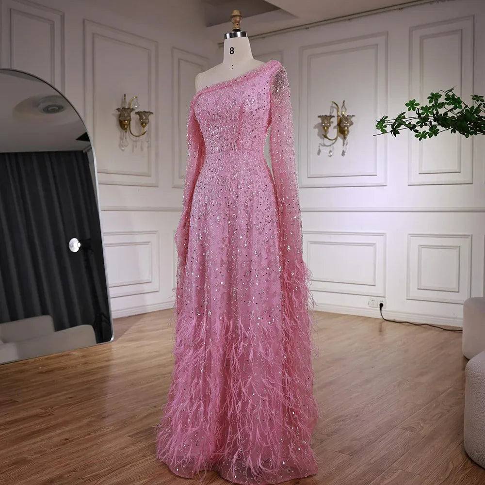Vestido de Noite de Luxo com Uma Alça e Manga Capa em Penas LA72763