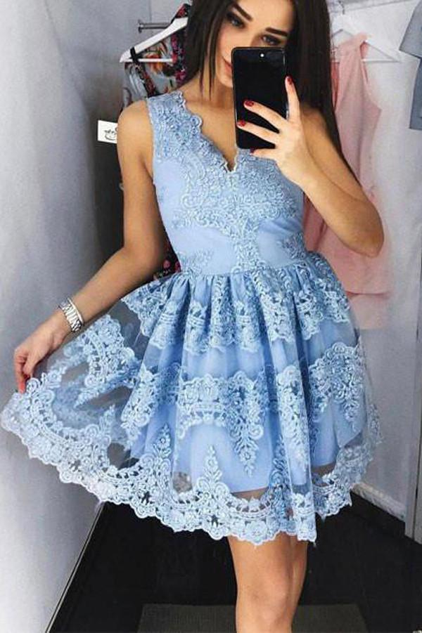 Robe de soirée à appliques florales en dentelle bleue simple avec col en V