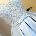 Robes de bal de fin d'année en satin bleu clair à col en V, robe de fête avec appliques