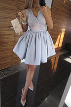 Robe d'accueil abordable lavande claire à décolleté plongeant avec appliques, robes de fête