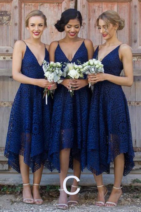 Abito da damigella d'onore blu reale con pizzo, scollo a V e spalline sottili, abito economico per festa di fine anno