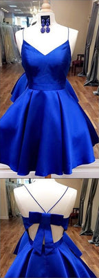 Abiti per rientro a casa con spalline sottili color blu reale e scollo a V con nastro