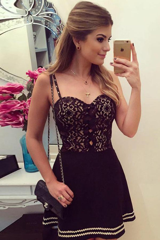 Schwarzes Spaghettiträger-Heimkehrkleid mit Herzausschnitt, süßes kurzes Ballkleid