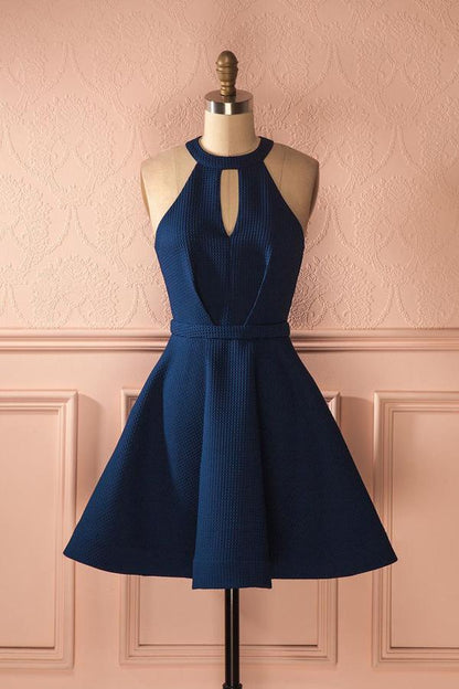 Dunkelblaues Neckholder-A-Linien-Heimkehrkleid mit offenem Rücken und ärmellosem