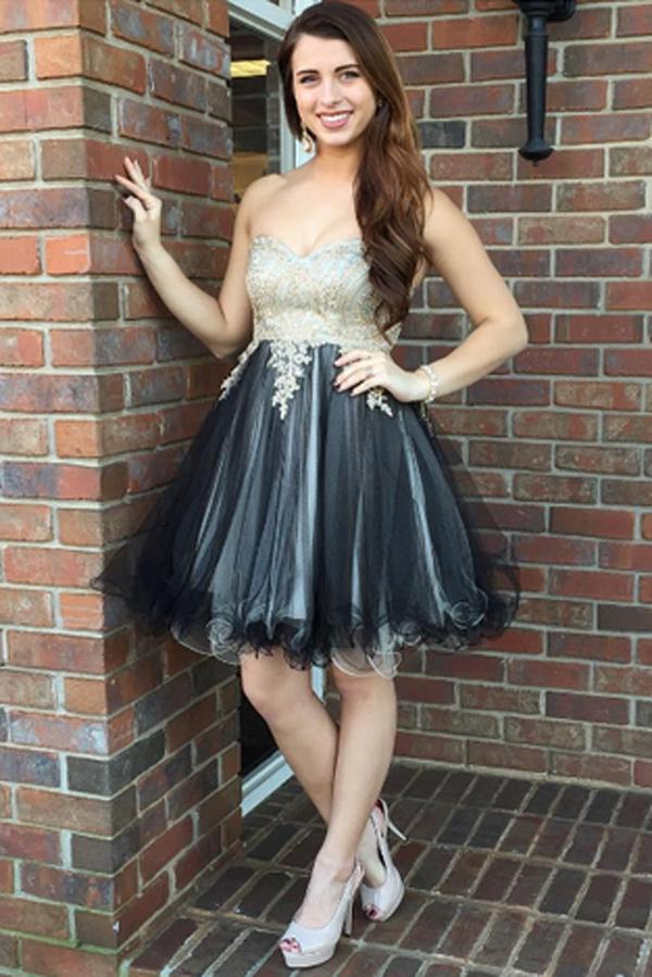 Encantadores vestidos de fiesta cortos y minivestidos de tul para el regreso a casa.